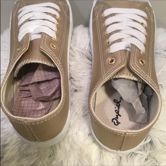 QUPID size 6 gold sneakers new in box - Picture 4 of 8